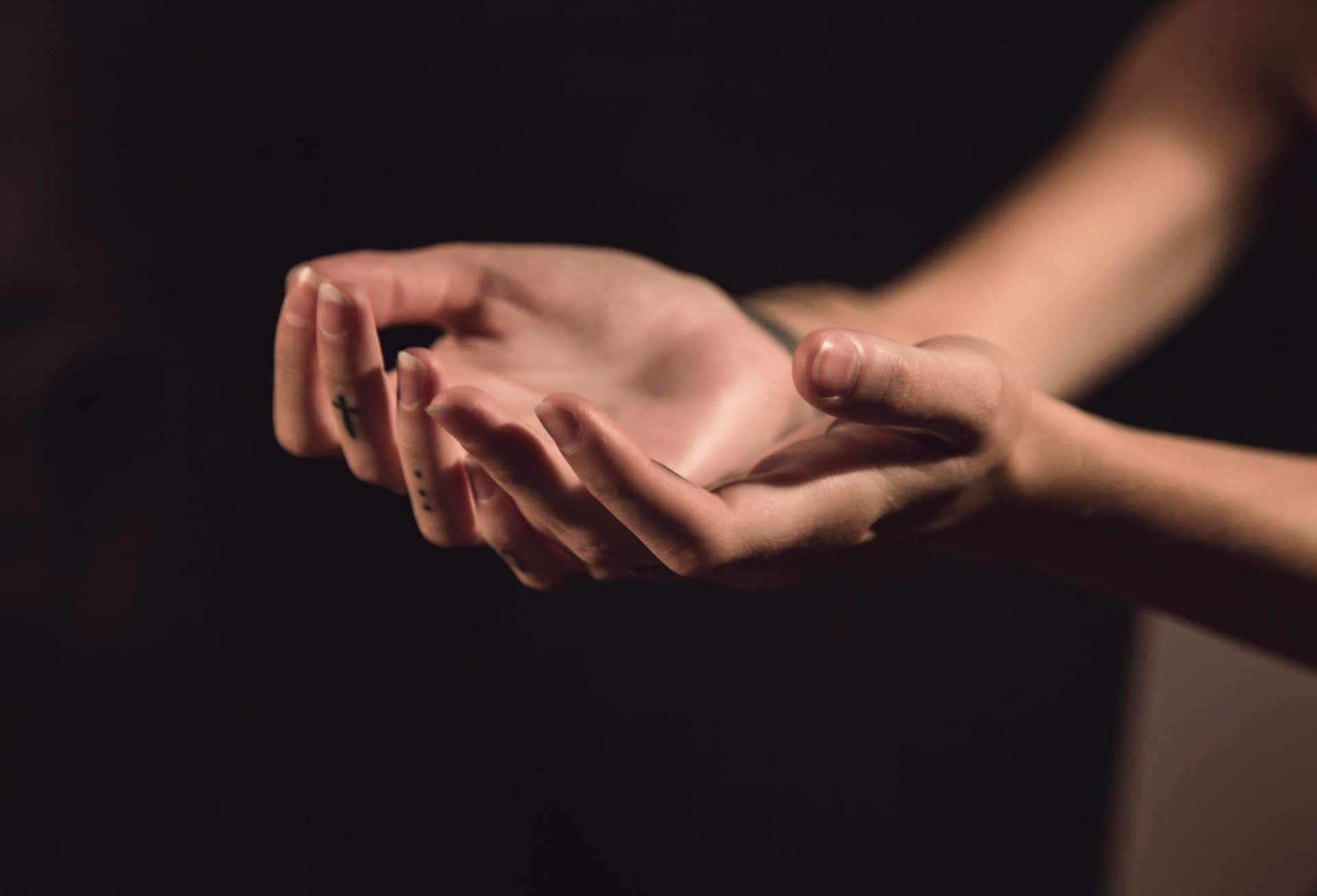 woman-self-lymphatic-drainage-hands